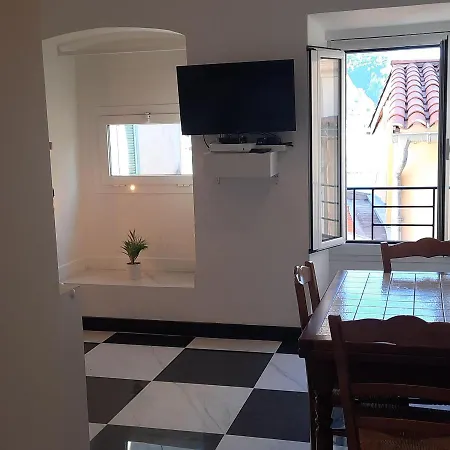 Logis Capodanna * マントン